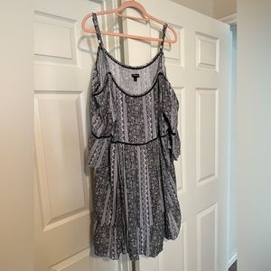 🖤 Torrid Open Shoulder Dress 🖤